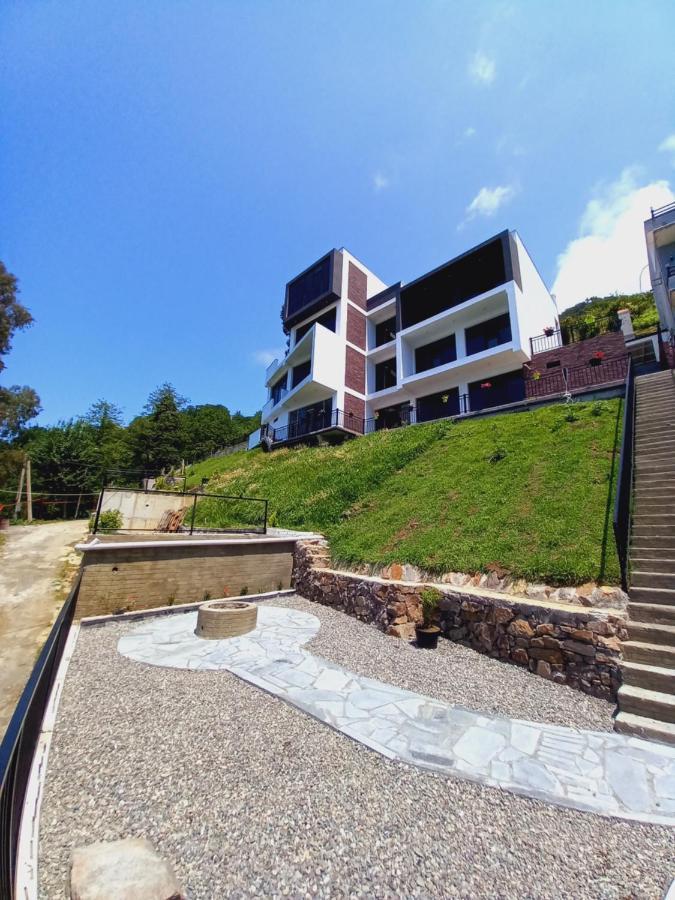 Villa Deluxe Квариати Екстериор снимка
