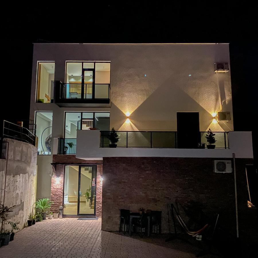 Villa Deluxe Квариати Екстериор снимка