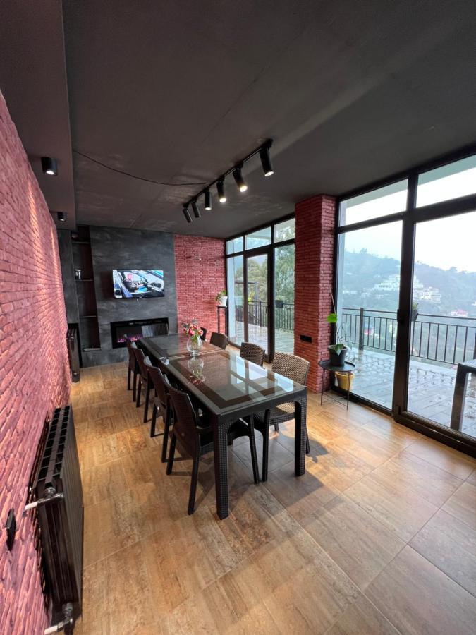 Villa Deluxe Квариати Екстериор снимка