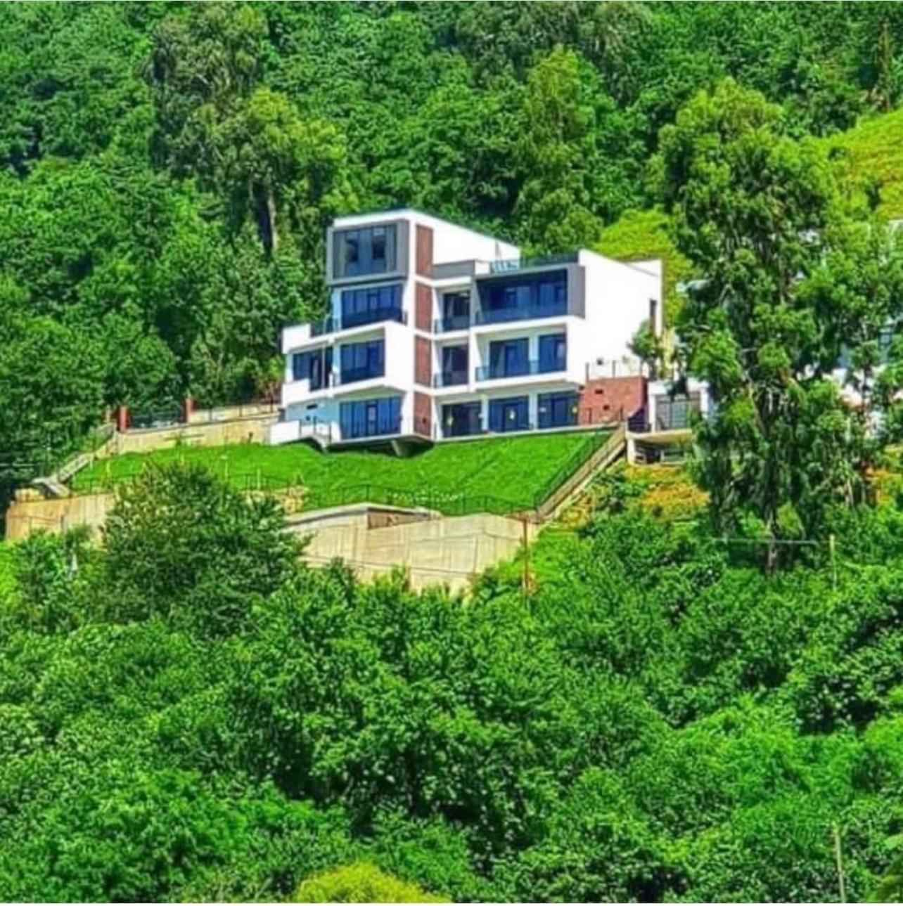 Villa Deluxe Квариати Екстериор снимка