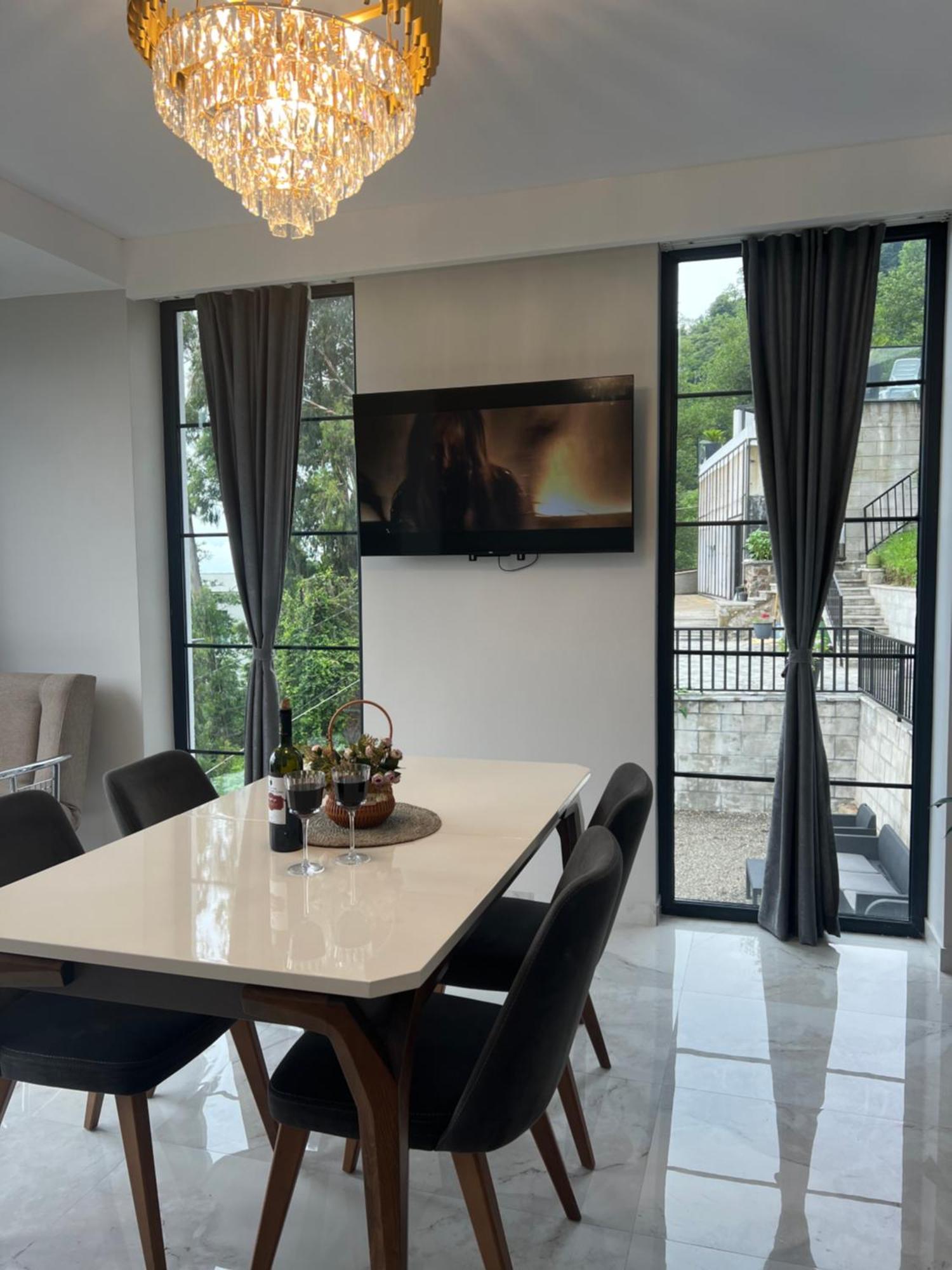 Villa Deluxe Квариати Екстериор снимка