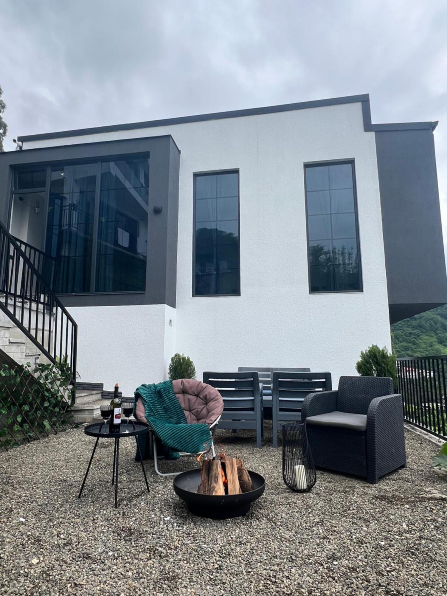 Villa Deluxe Квариати Екстериор снимка